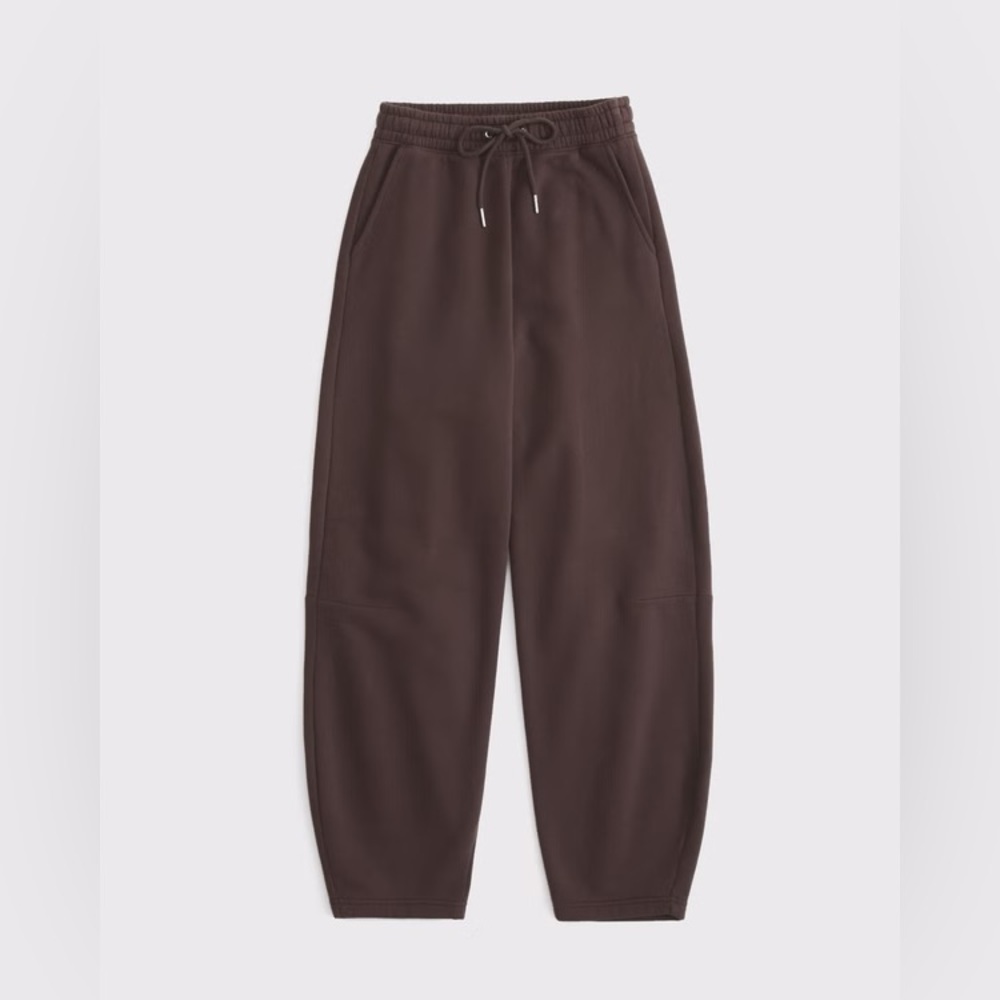 Abercrombie & Fitch Dark coffee large High Rise Sunday Barrel Sweatpant. Wmn.